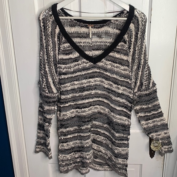 Free People Black White Striped Songbird Boucle Sweater Oversized W-320 Sz S - Picture 4 of 9
